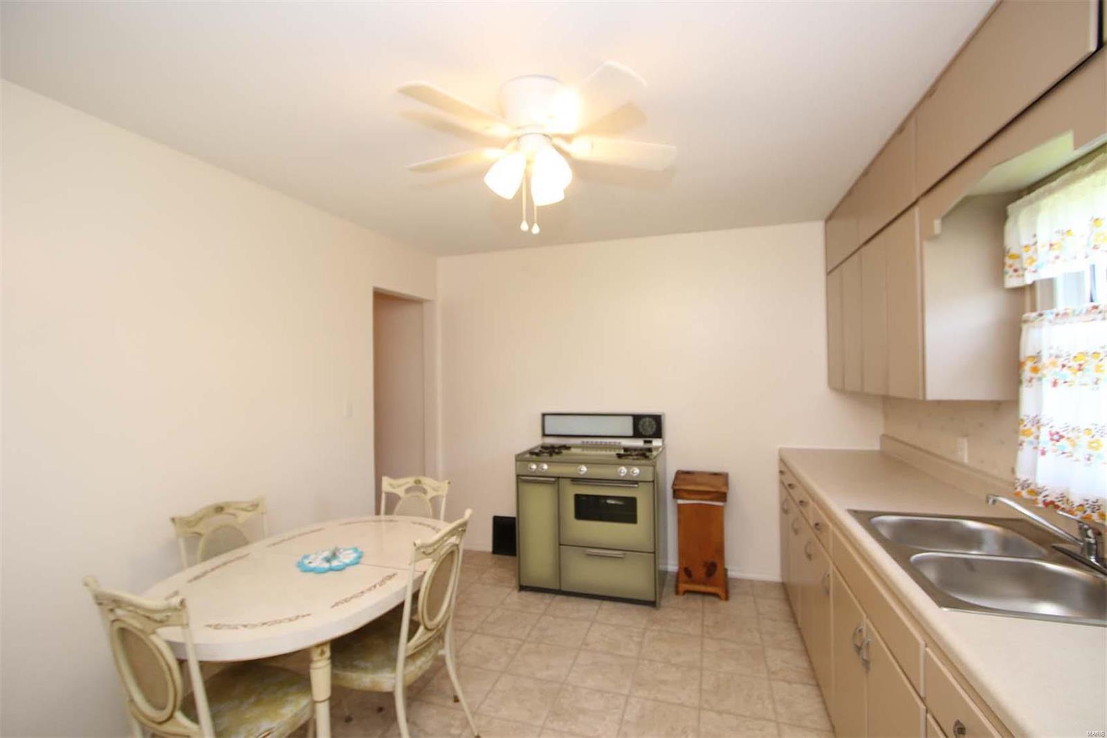 123 West 2nd Street Roxana, IL 62084 - Photo 8 of 23