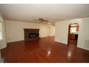157 Spice Hollow Road Johnson City, TN 37604 - Photo 5 of 24 Living Room