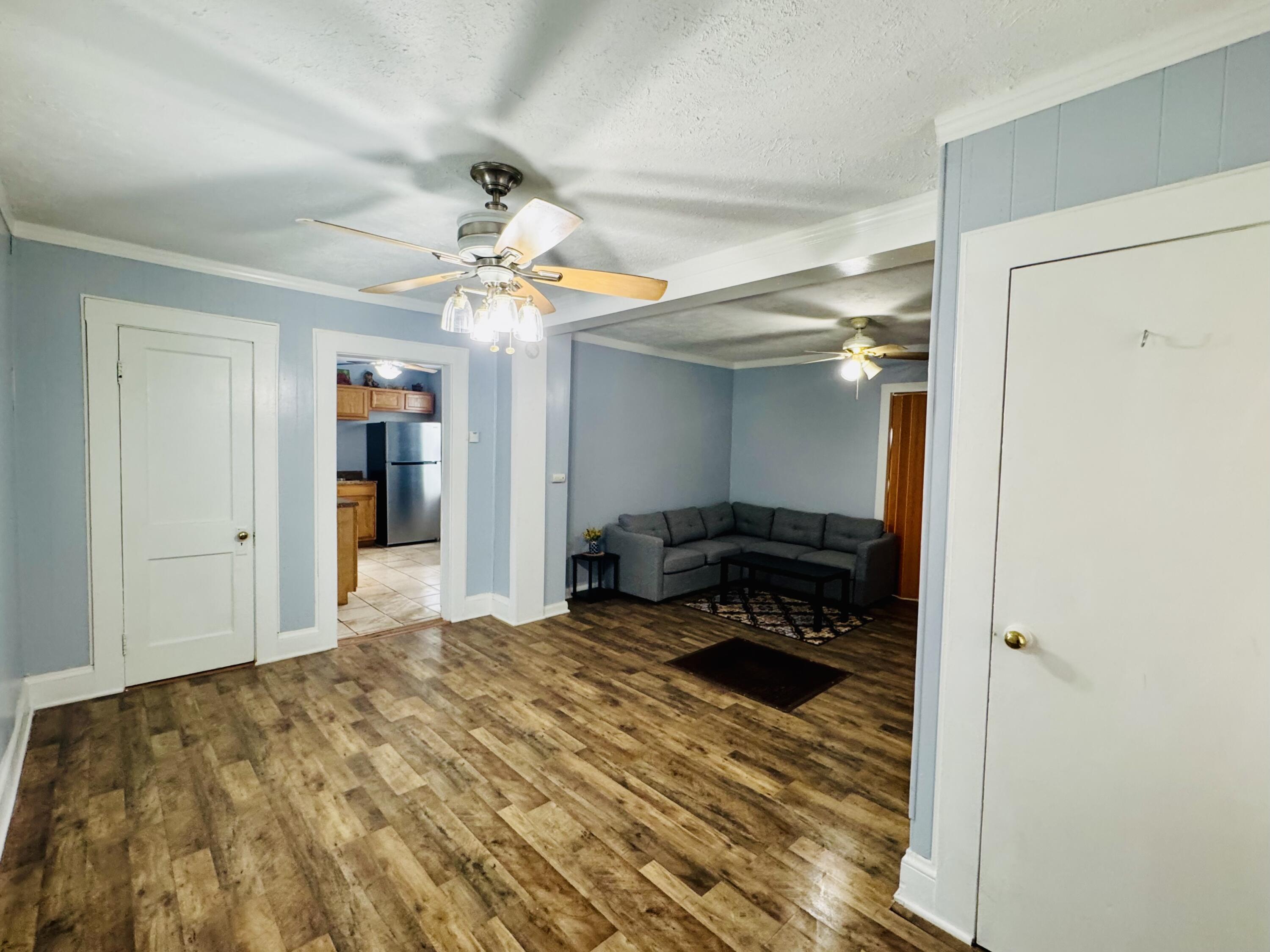 319 East Hazel Street Covington, VA 24426 - Photo 6 of 21 IMG_4637