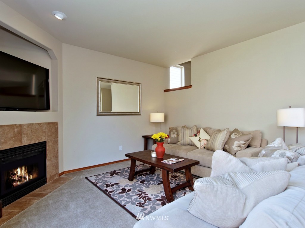 11658 Southeast 189th Place Renton, WA 98058 - Photo 2 of 21 Gallery Image 2