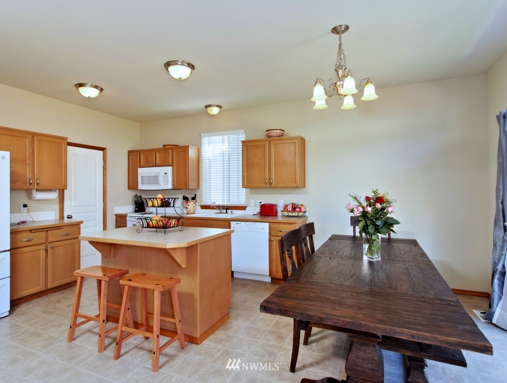 11658 Southeast 189th Place Renton, WA 98058 - Photo 5 of 21 Gallery Image 5