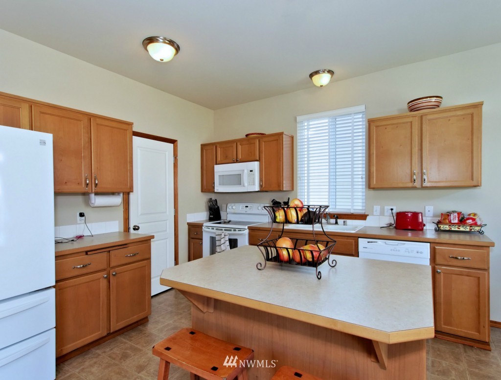 11658 Southeast 189th Place Renton, WA 98058 - Photo 6 of 21 Gallery Image 6