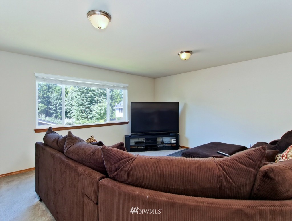 11658 Southeast 189th Place Renton, WA 98058 - Photo 10 of 21 Gallery Image 10