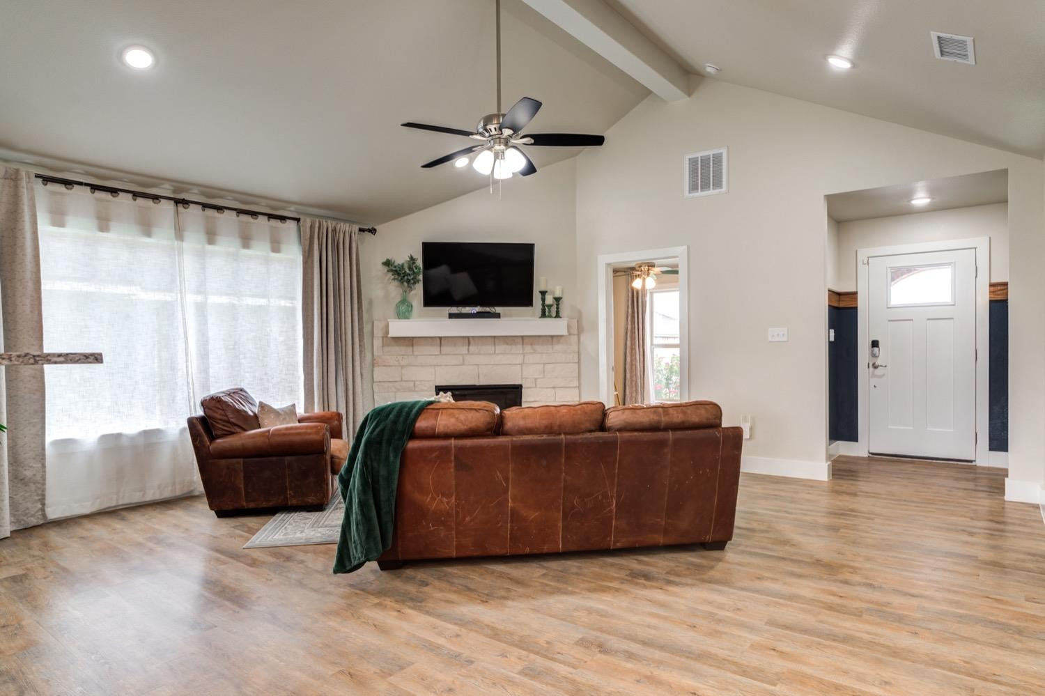 7513 87th Street Lubbock, TX 79424 - Photo 10 of 42 Spacious living space