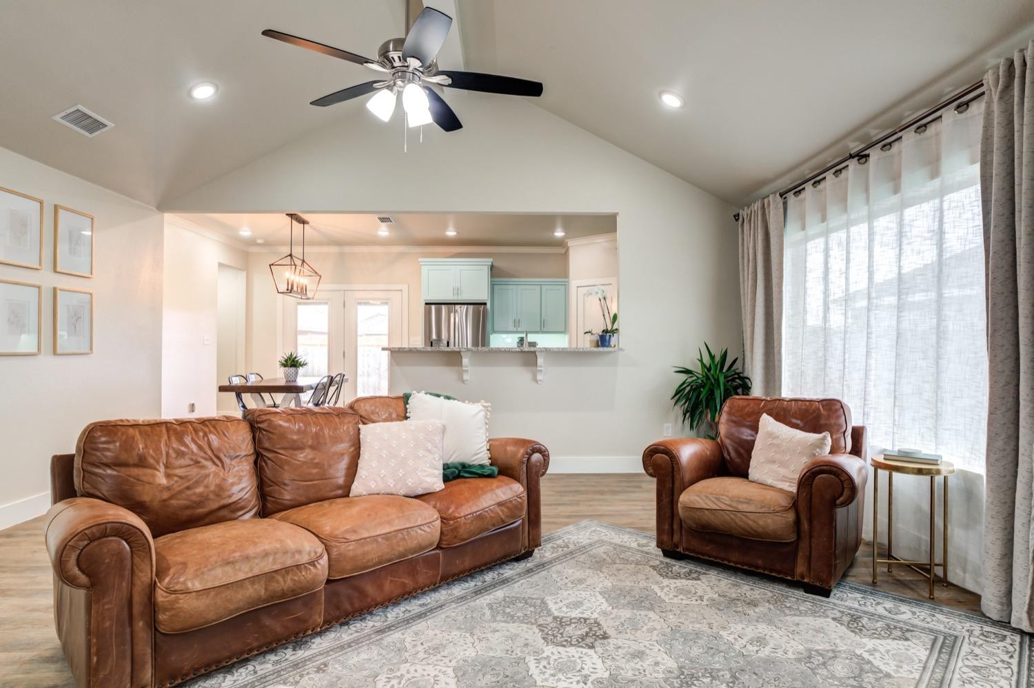 7513 87th Street Lubbock, TX 79424 - Photo 6 of 42 Vaulted ceiling