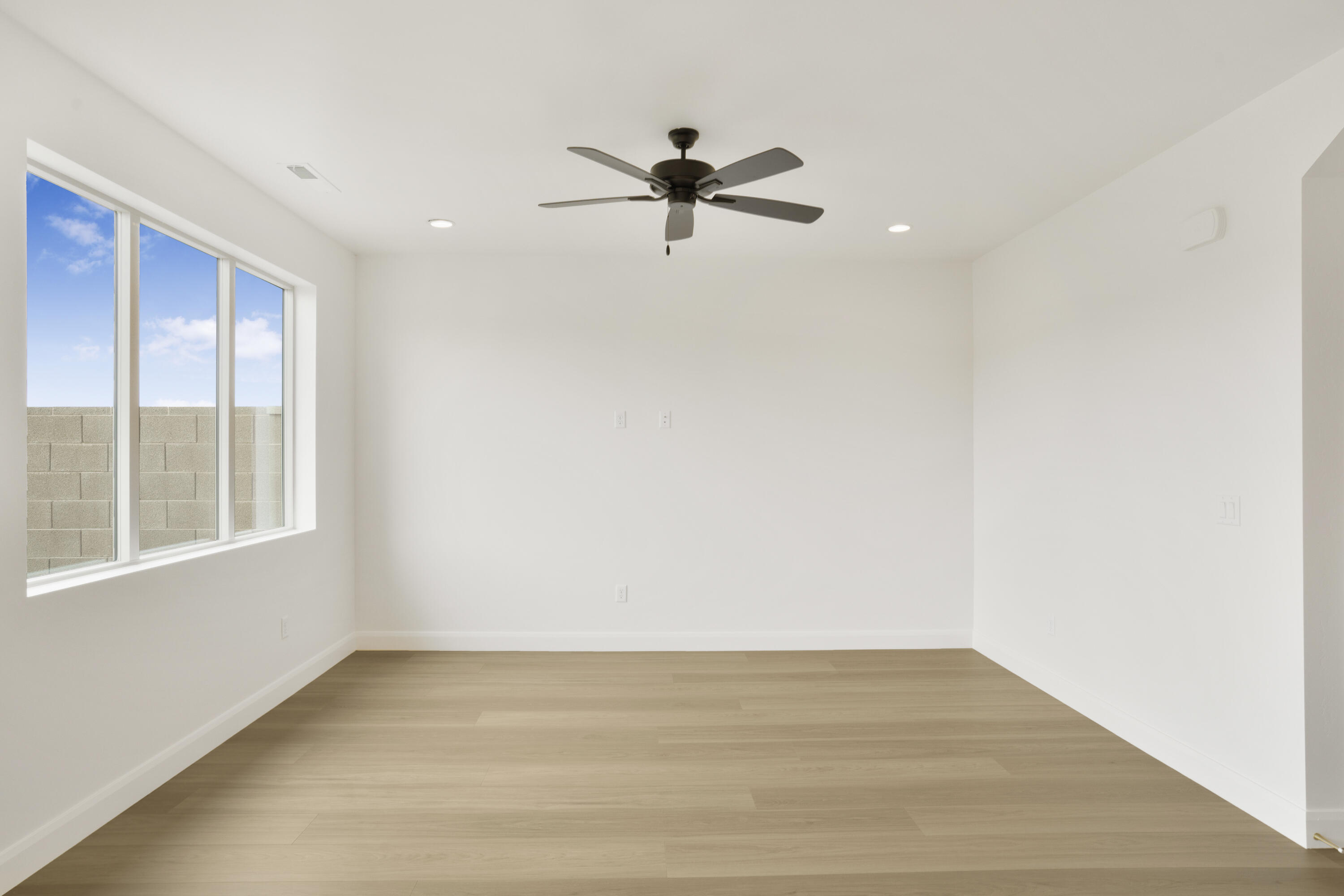 990 Manen Street Washington, UT 84780 - Photo 12 of 38 DSC01455