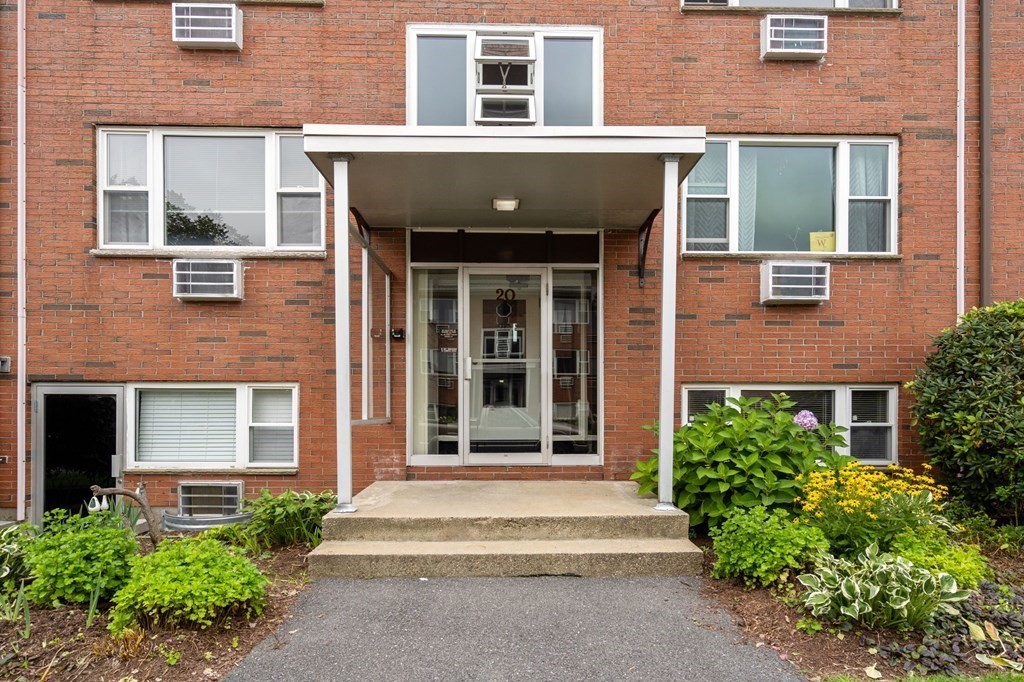 20 Whitman Road, Unit 13 Waltham, MA 02453 - Photo 2 of 12 Gallery Image 2