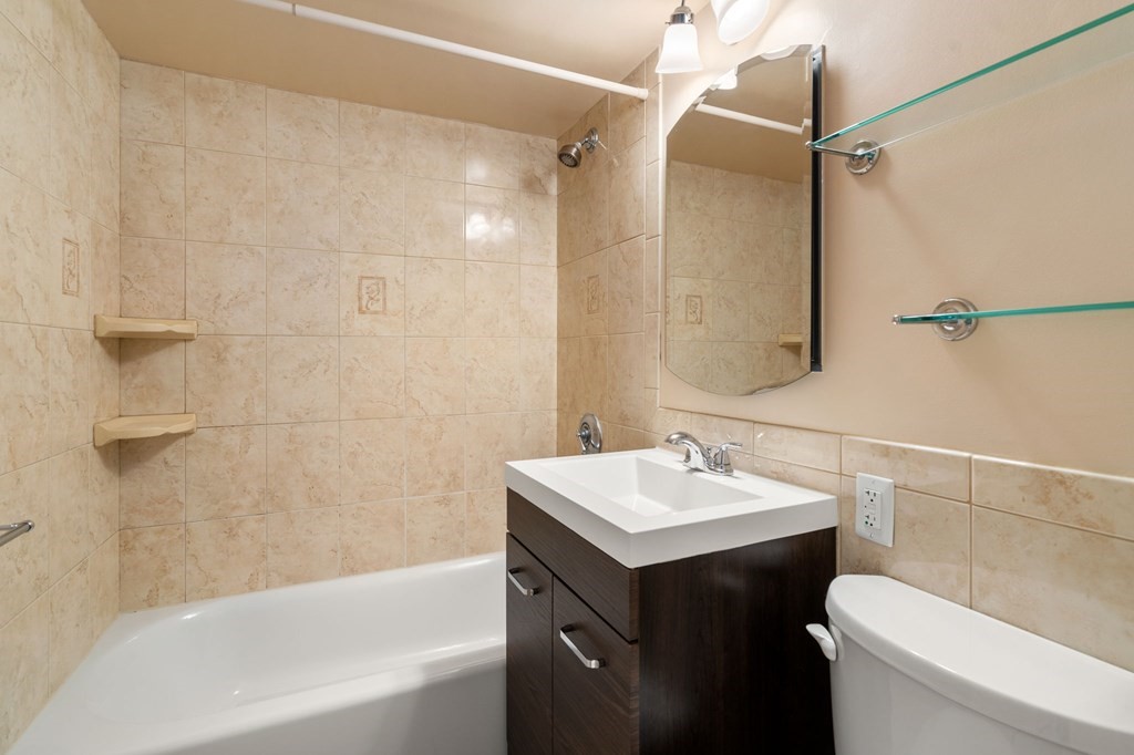 20 Whitman Road, Unit 13 Waltham, MA 02453 - Photo 7 of 12 Gallery Image 7
