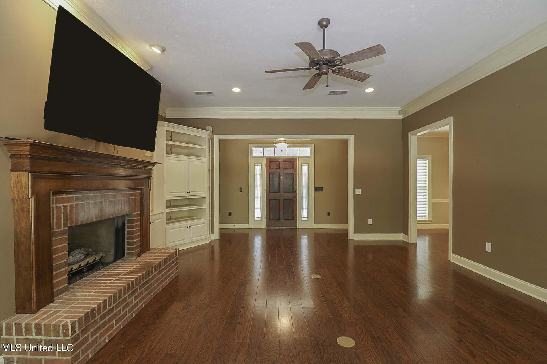1010 Ridgeside Dr 46