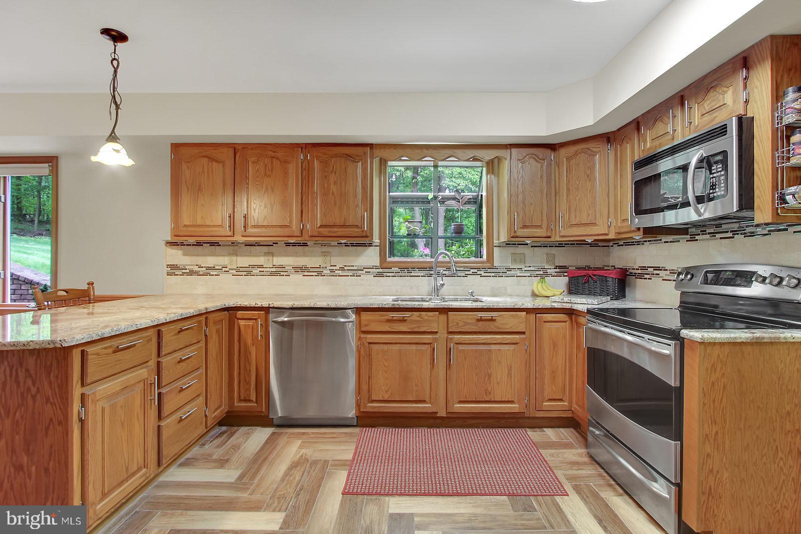 1817 Roberts Valley Road Harrisburg, PA 17110 - Photo 11 of 35 Kitchen