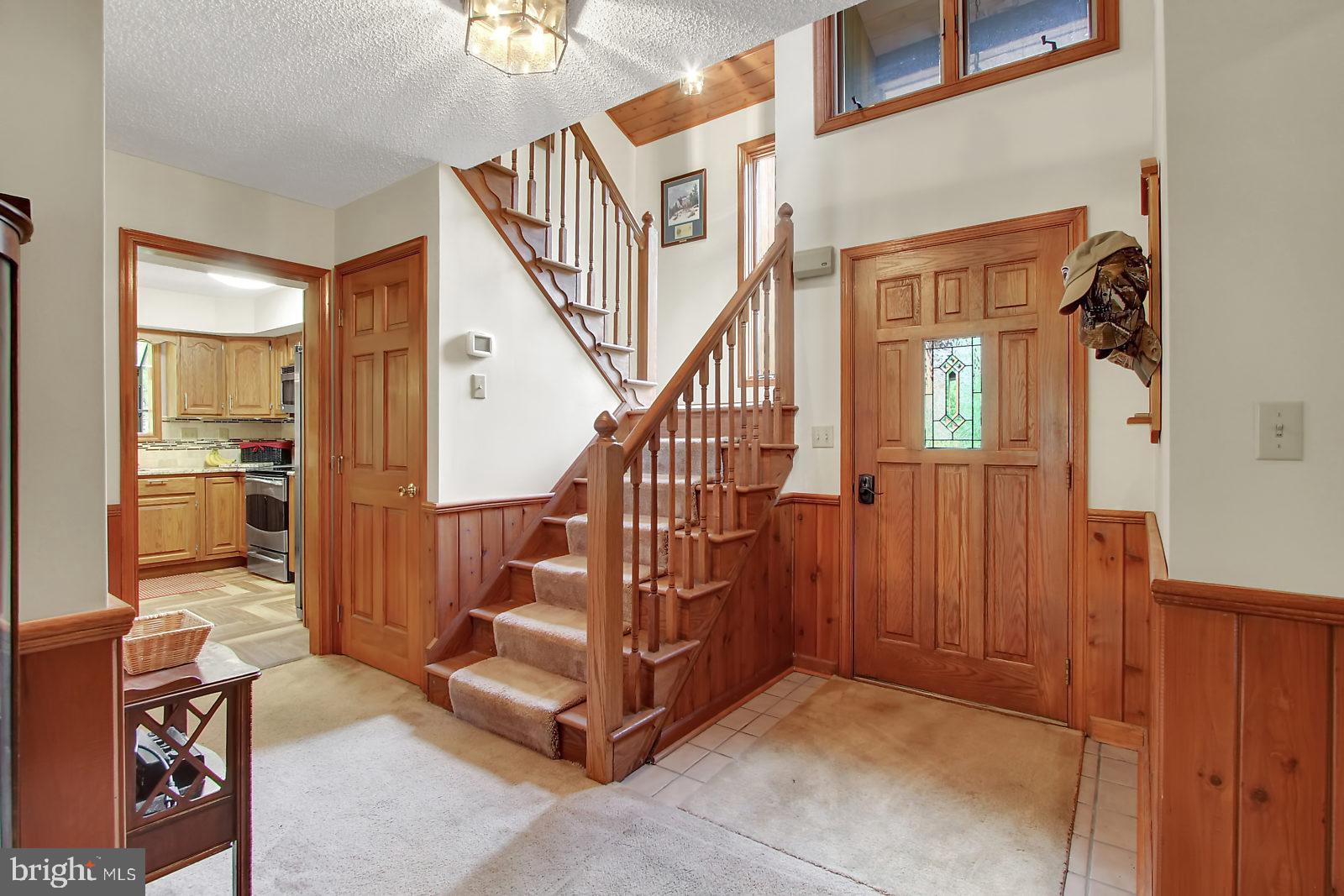 1817 Roberts Valley Road Harrisburg, PA 17110 - Photo 3 of 35 Foyer