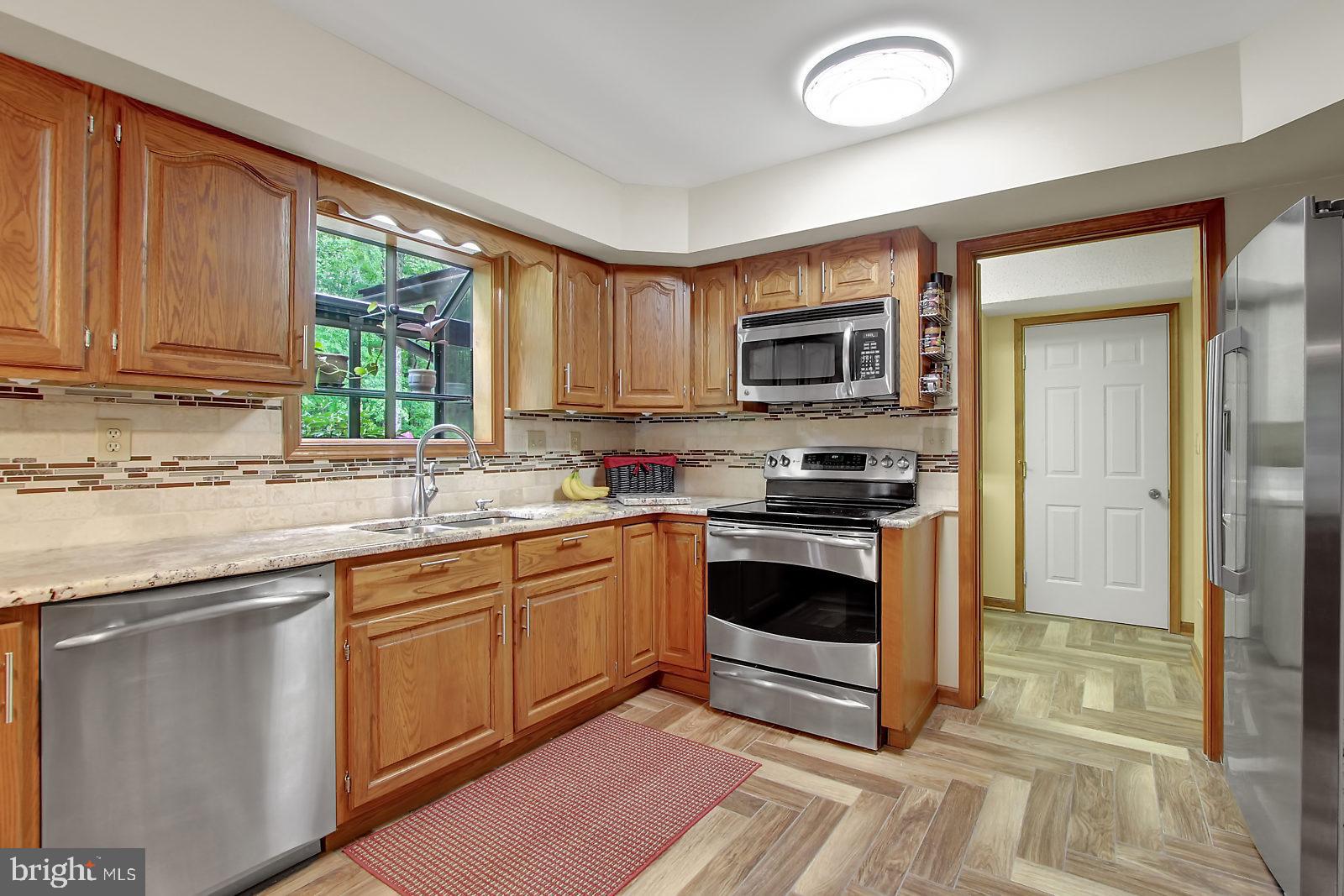 1817 Roberts Valley Road Harrisburg, PA 17110 - Photo 10 of 35 Kitchen