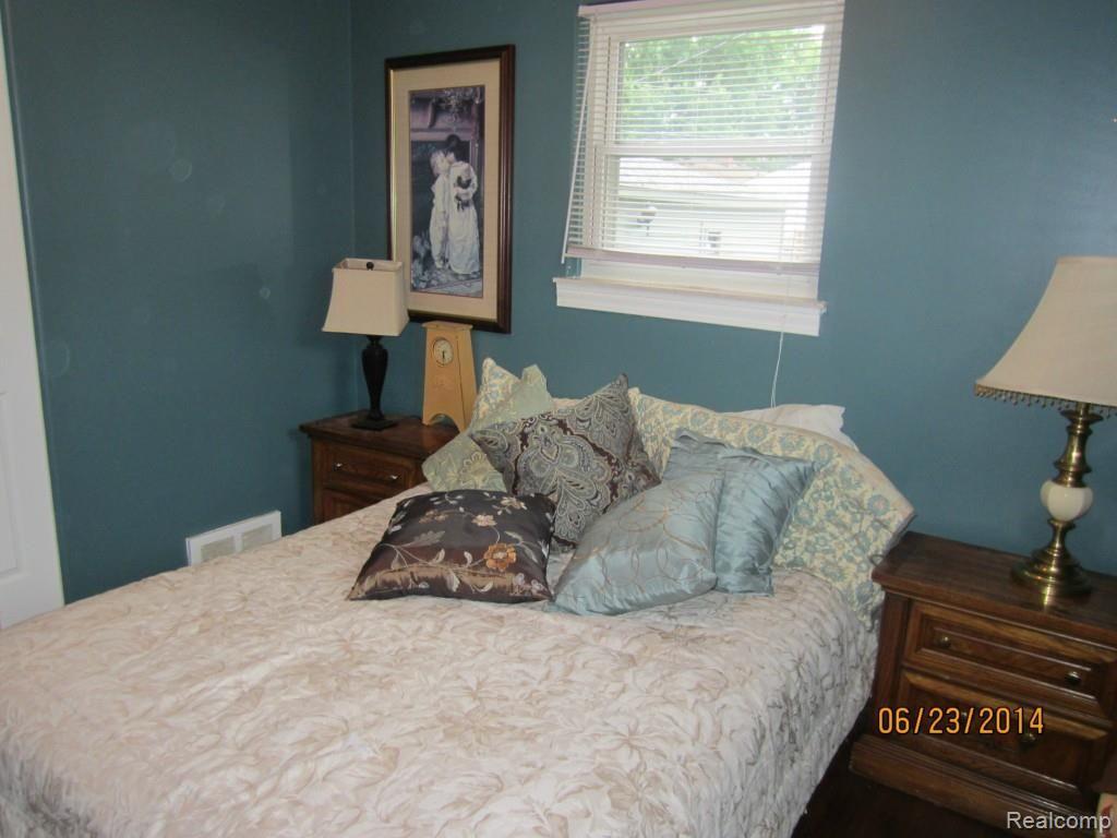 29062 Springstead Street Rockwood, MI 48173 - Photo 15 of 26 IMG_1870.jpg