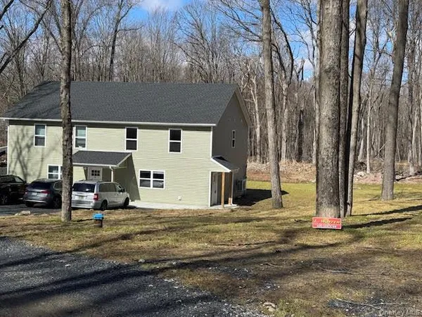 $2,795 | 11 Alexandra Matthews Road, Unit B, Wallkill, NY 12589