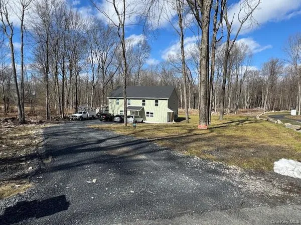$2,795 | 11 Alexandra Matthews Road, Unit B, Wallkill, NY 12589