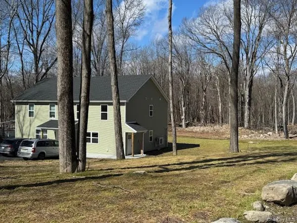 $2,795 | 11 Alexandra Matthews Road, Unit B, Wallkill, NY 12589