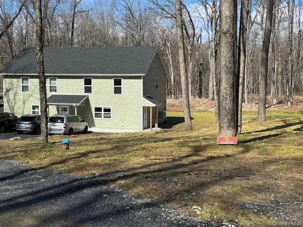 $2,795 | 11 Alexandra Matthews Road, Unit B, Wallkill, NY 12589