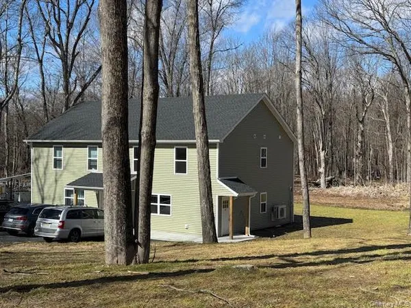 $2,795 | 11 Alexandra Matthews Road, Unit B, Wallkill, NY 12589
