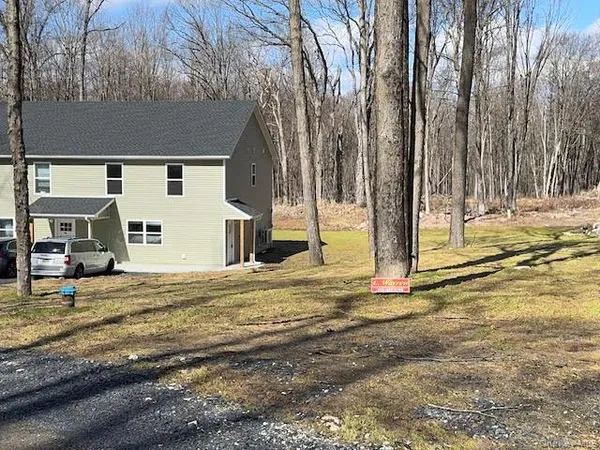 $2,795 | 11 Alexandra Matthews Road, Unit B, Wallkill, NY 12589