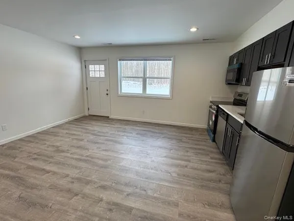$2,795 | 11 Alexandra Matthews Road, Unit B, Wallkill, NY 12589