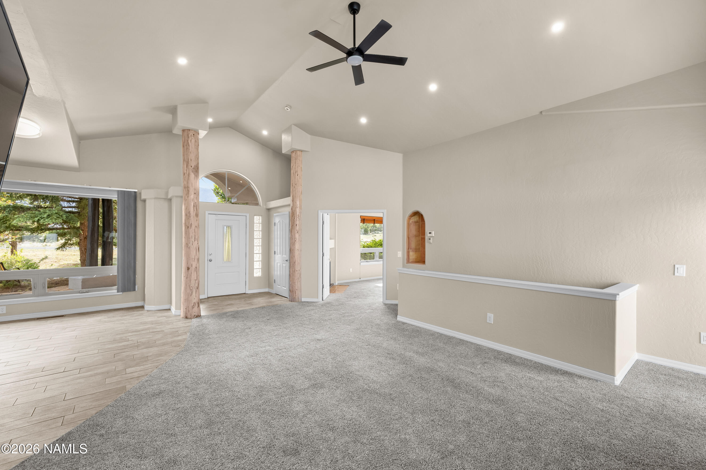8205 North Reata Road Flagstaff, AZ 86004 - Photo 7 of 45 Vaulted ceiling and natural light