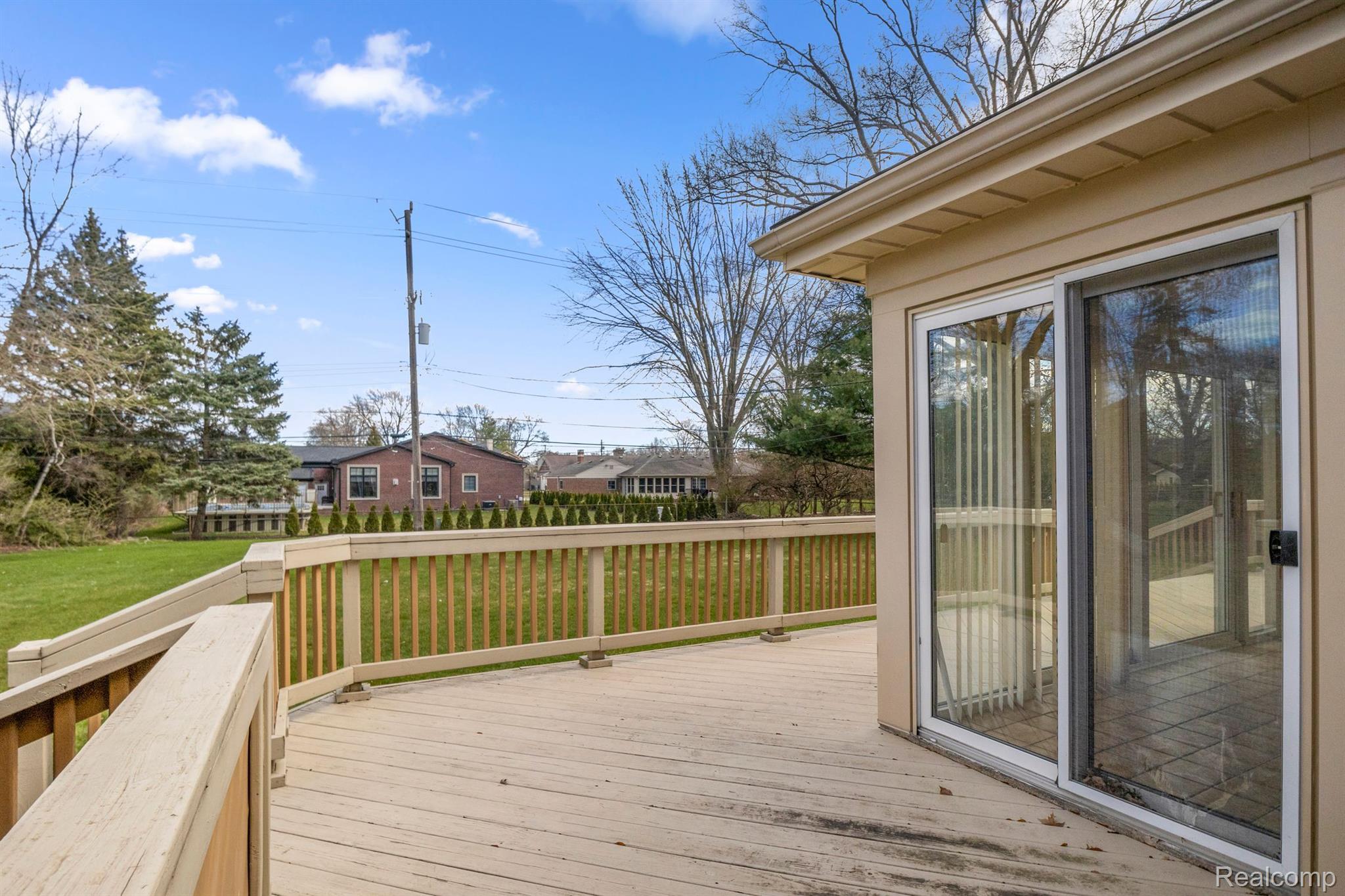 451 South Gulley Road Dearborn, MI 48124 - Photo 28 of 41 Back Deck