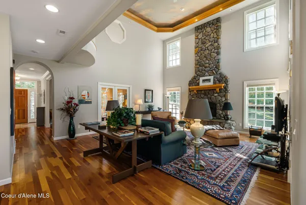 $1,350,000 | 516 Kiebert Loop, Hope, ID 83836