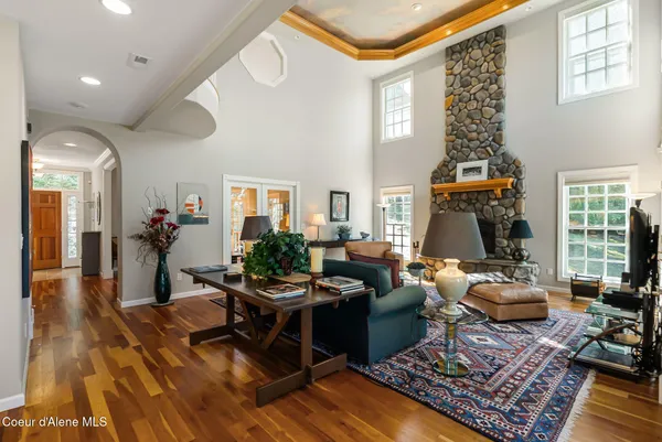 $1,350,000 | 516 Kiebert Loop, Hope, ID 83836