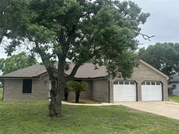 $1,950 | 7210 Mikes Street, Wallis, TX 77485