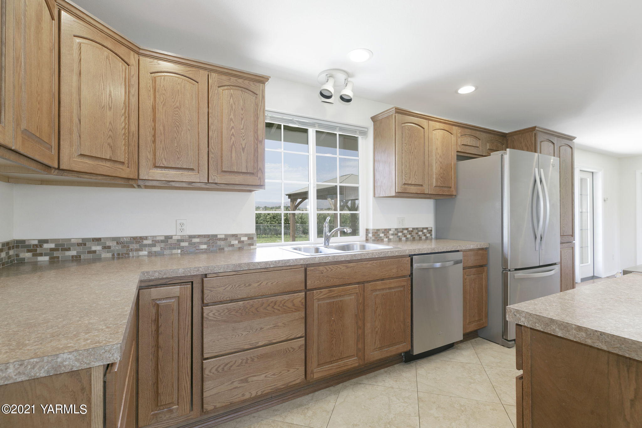 1702 Gibbler Road Yakima, WA 98908 - Photo 11 of 21 Kitchen