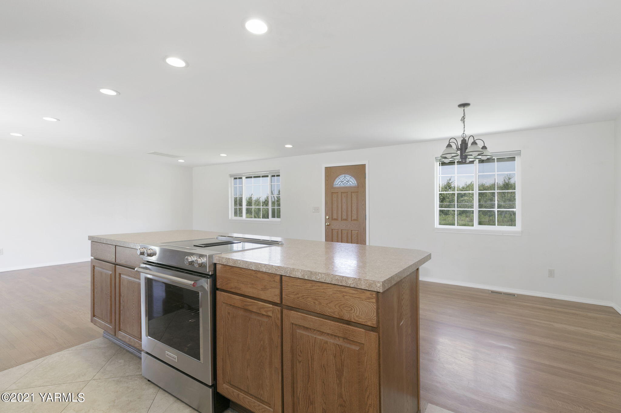 1702 Gibbler Road Yakima, WA 98908 - Photo 13 of 21 Kitchen