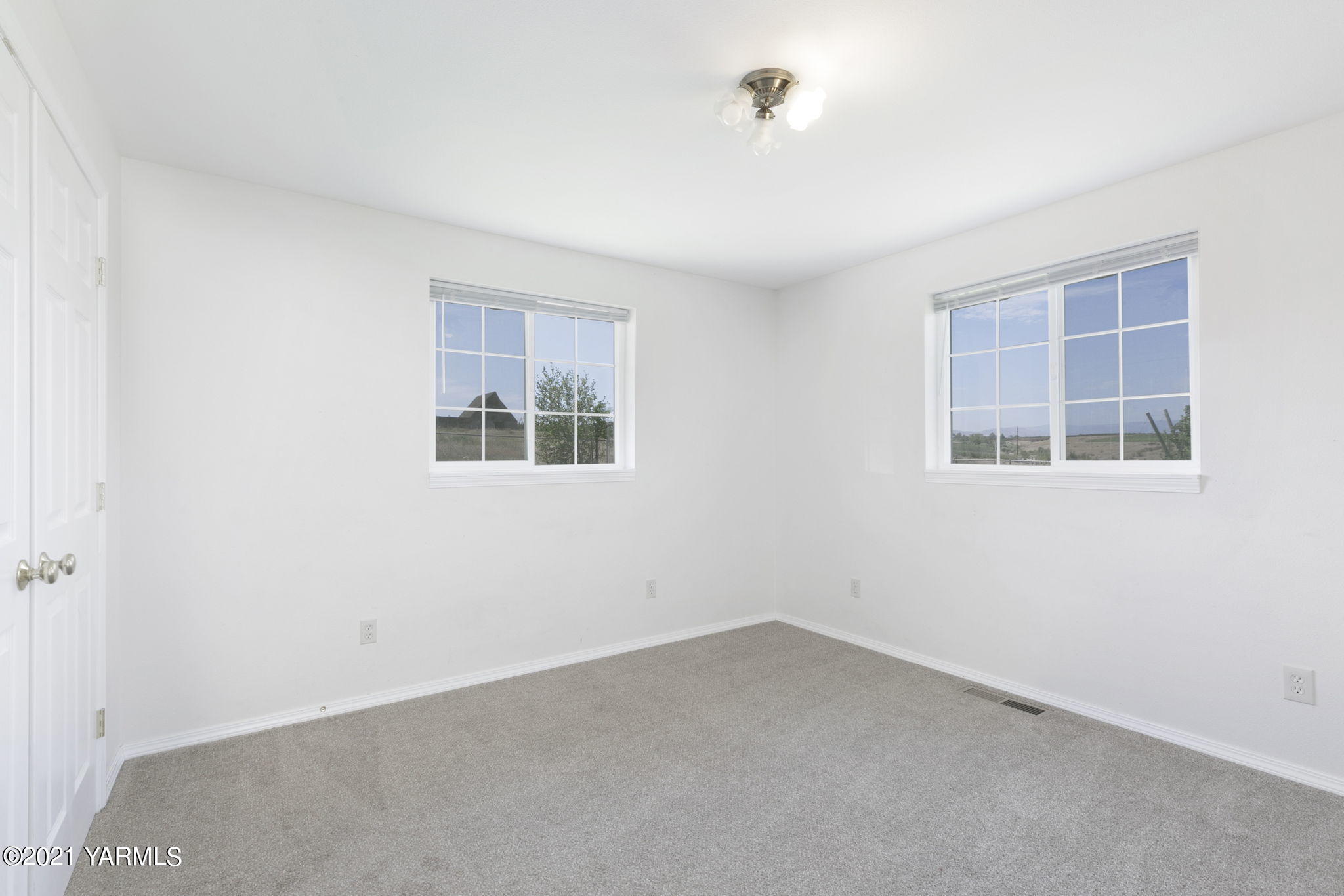 1702 Gibbler Road Yakima, WA 98908 - Photo 18 of 21 Bedroom 2