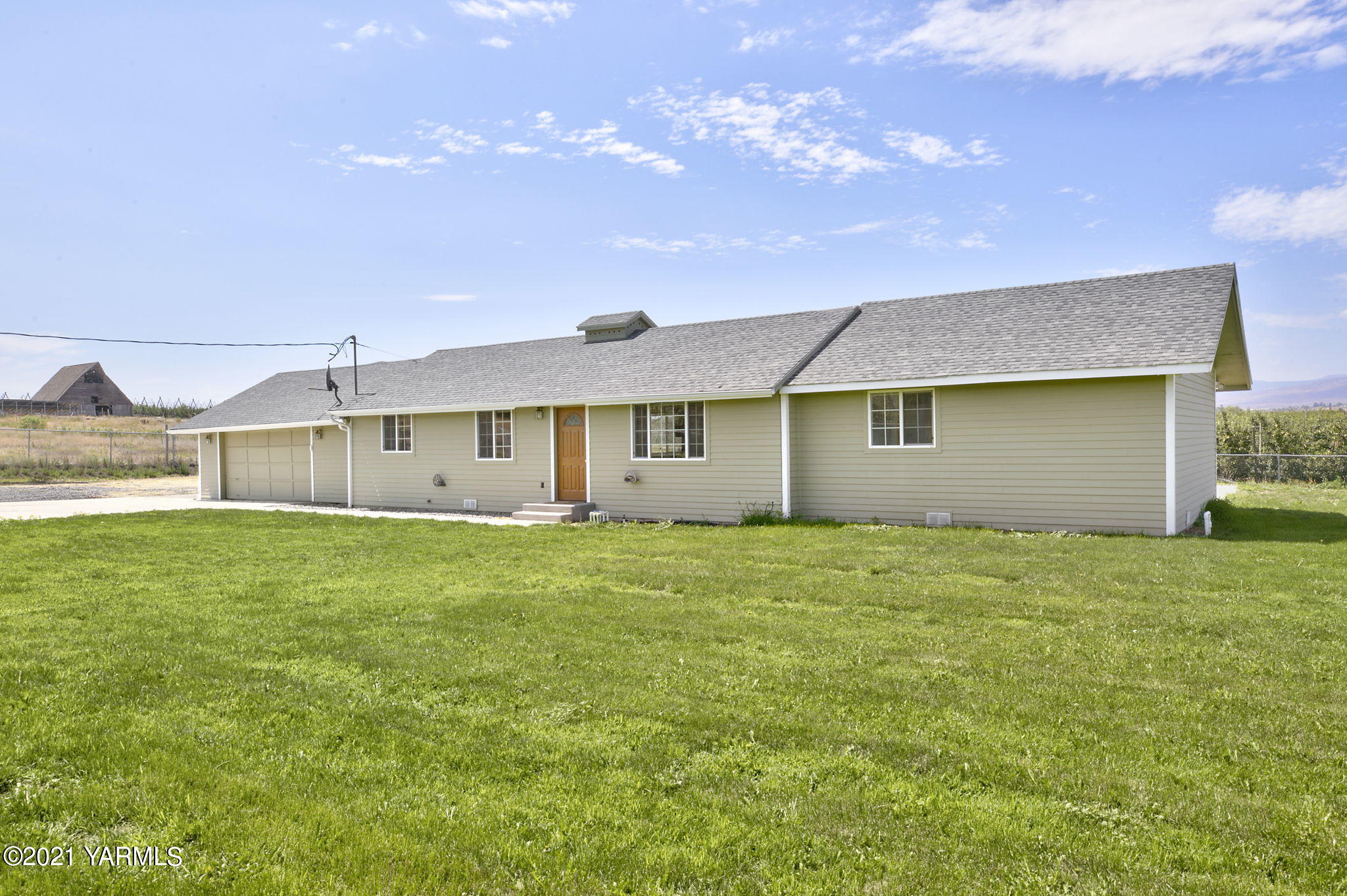 1702 Gibbler Road Yakima, WA 98908 - Photo 4 of 21 Front of Home