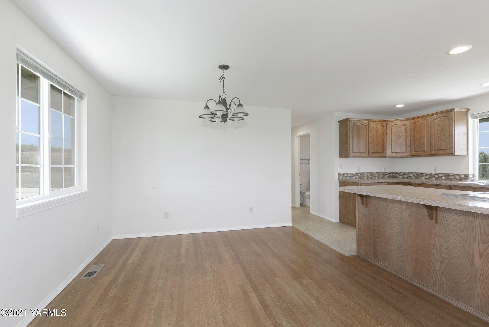 1702 Gibbler Road Yakima, WA 98908 - Photo 10 of 21 Dinning