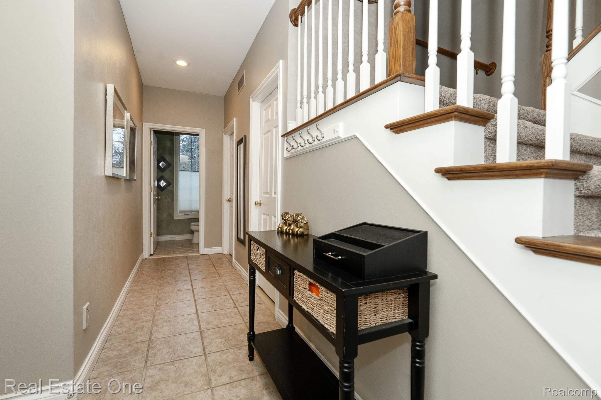 1562 Elcroft Court Rochester, MI 48307 - Photo 21 of 71 Elcroft MLS-W121.jpg
