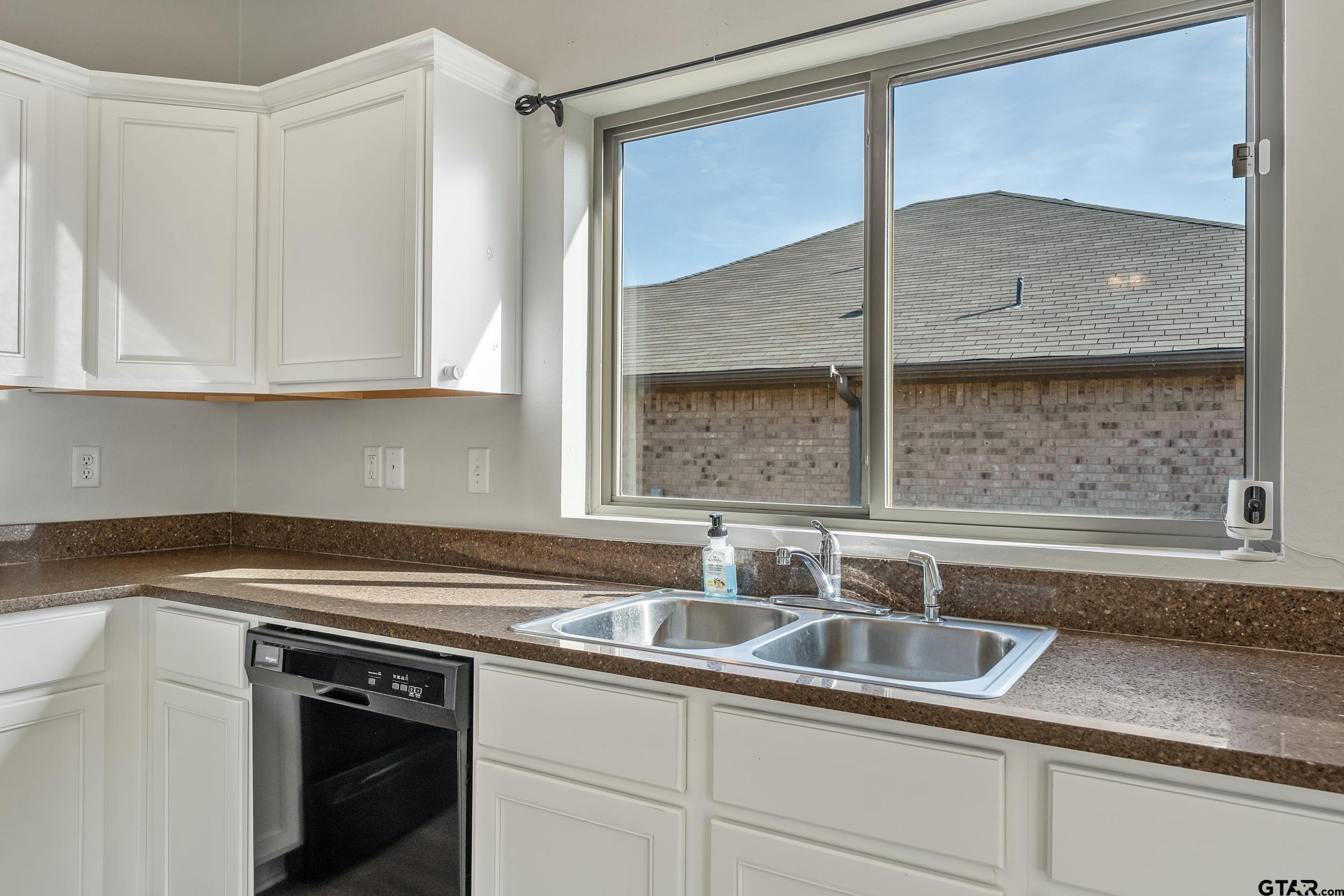 112 Summit Cove Jacksonville, TX 75766 - Photo 4 of 24