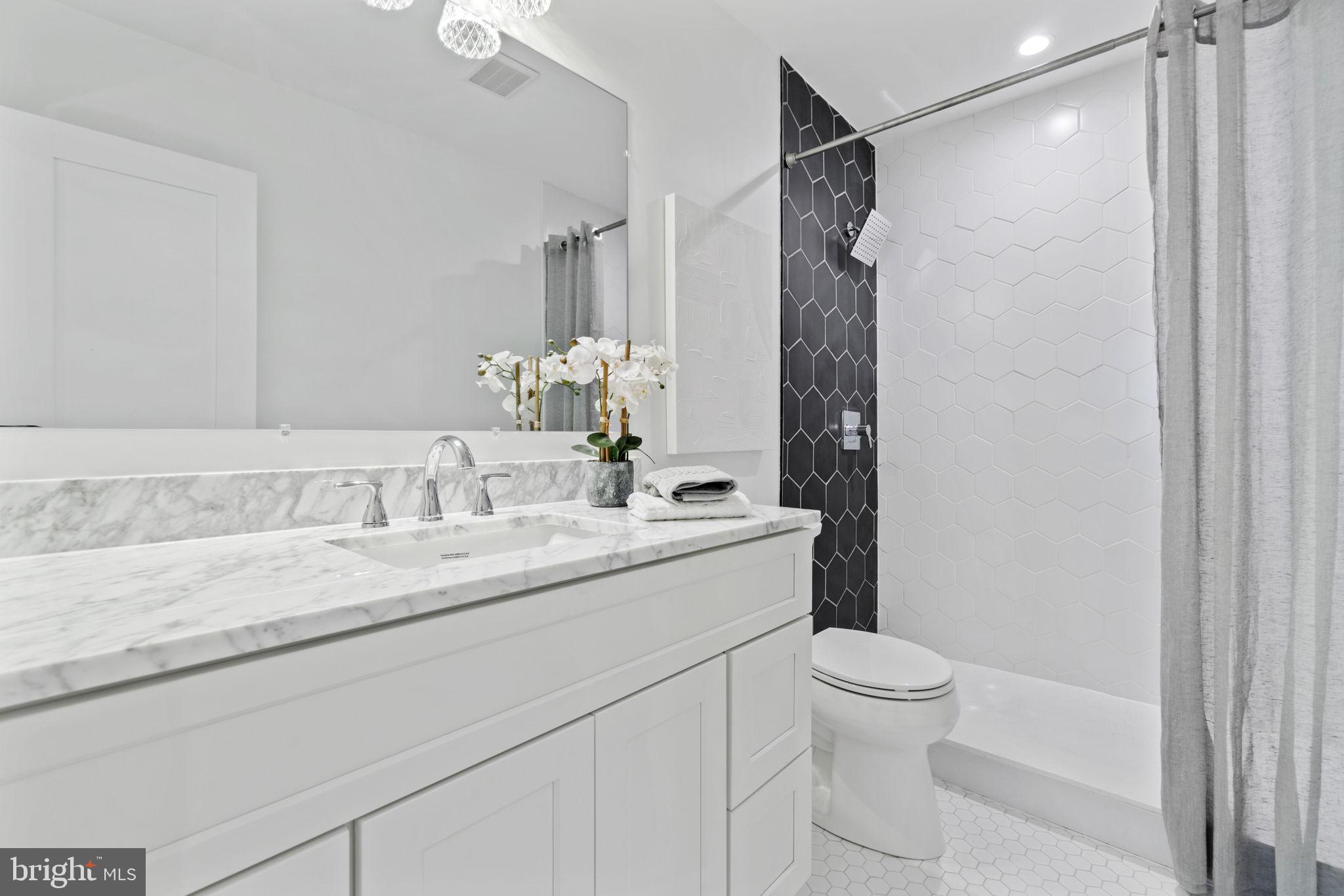 1825 South Hanover Street Baltimore, MD 21230 - Photo 11 of 20 primary bathroom large vanity