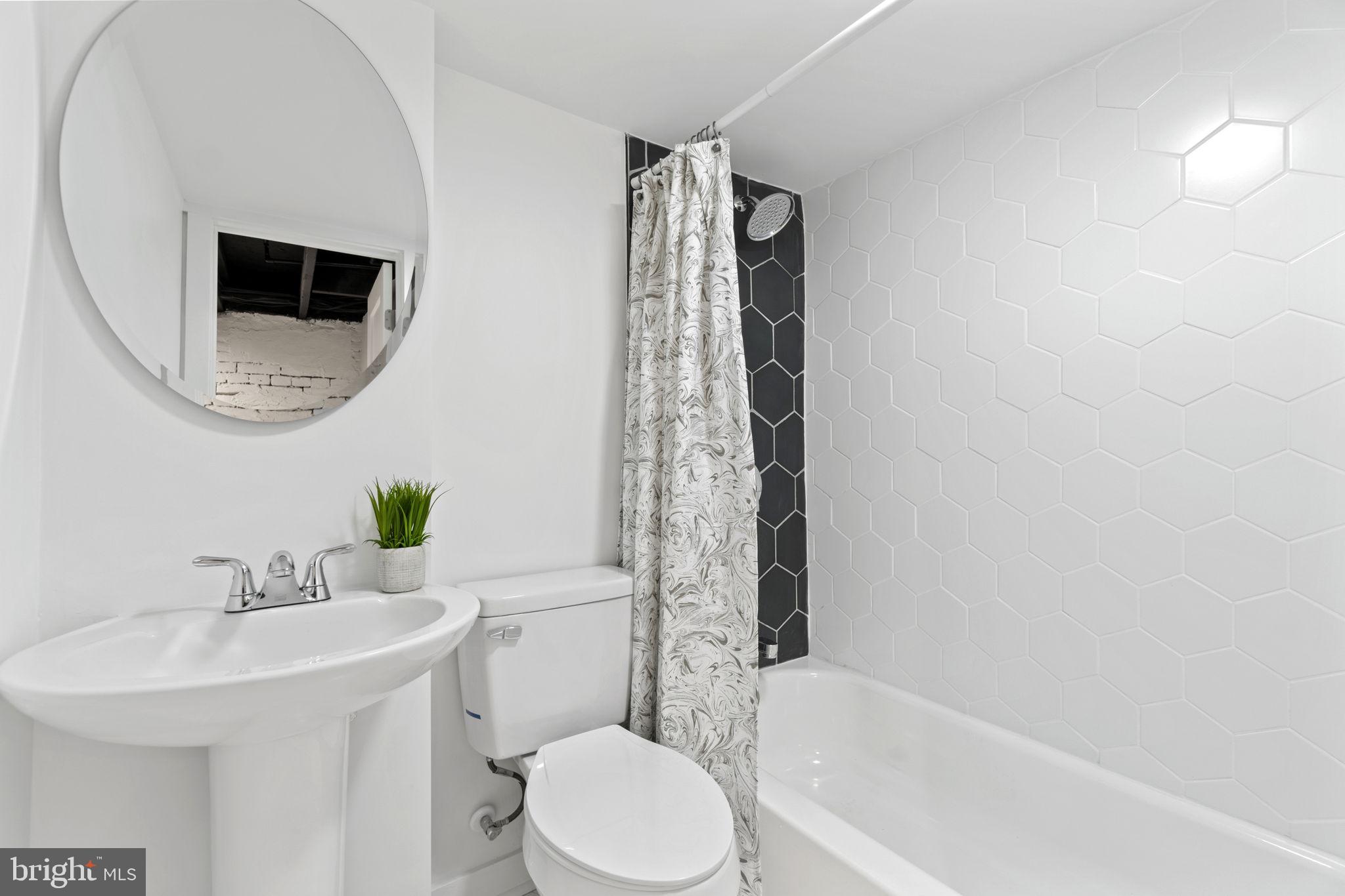1825 South Hanover Street Baltimore, MD 21230 - Photo 17 of 20 3rd full bathroom