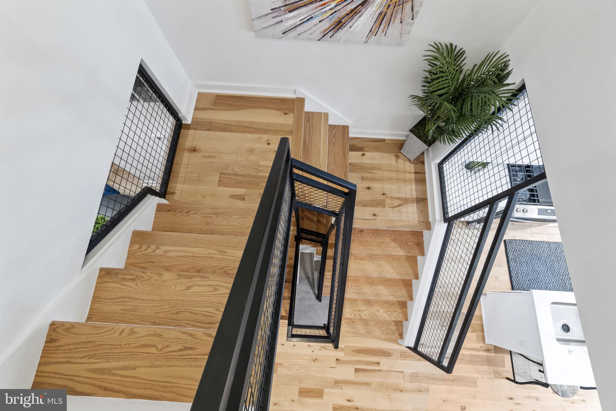 1825 South Hanover Street Baltimore, MD 21230 - Photo 8 of 20 Custom staircase