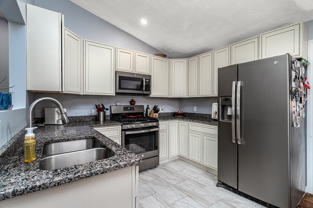 65 West Monomonac Road Winchendon, MA 01475 - Photo 4 of 35 Gallery Image 4