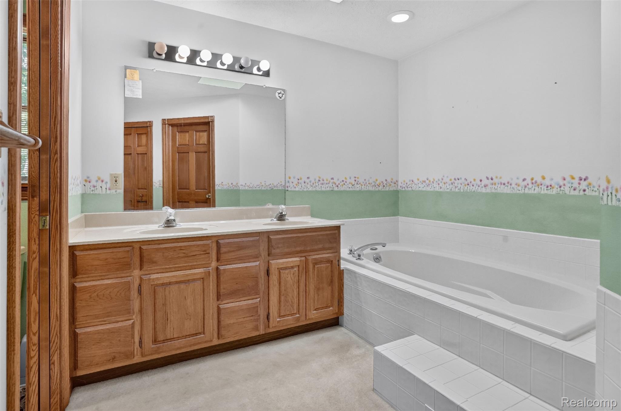 1919 Fox Ridge Drive Howell, MI 48843 - Photo 25 of 42 DSC09693.jpg