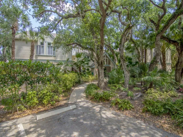 $6,000 | 1315 Winding Oaks Circle East, Unit 902, Vero Beach, FL 32963