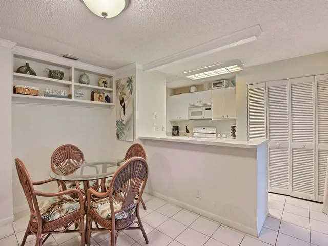 $6,000 | 1315 Winding Oaks Circle East, Unit 902, Vero Beach, FL 32963