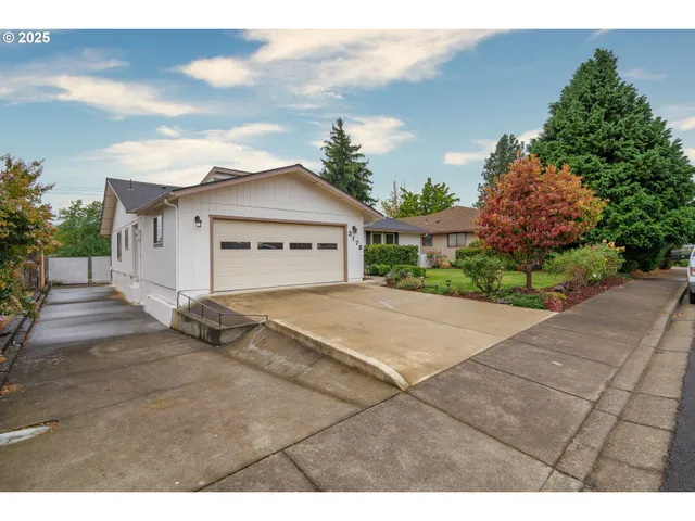 a view of a house with a yard and garage