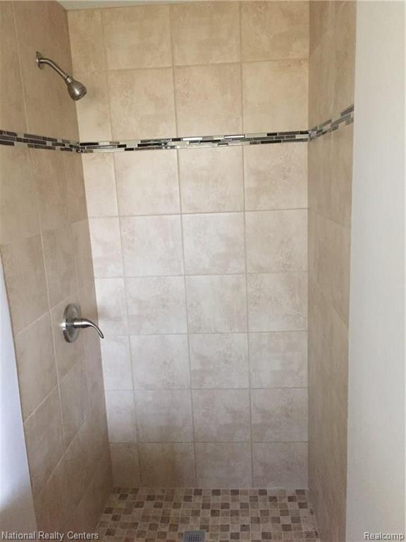 28337 New Castle Road Farmington Hills, MI 48331 - Photo 8 of 10