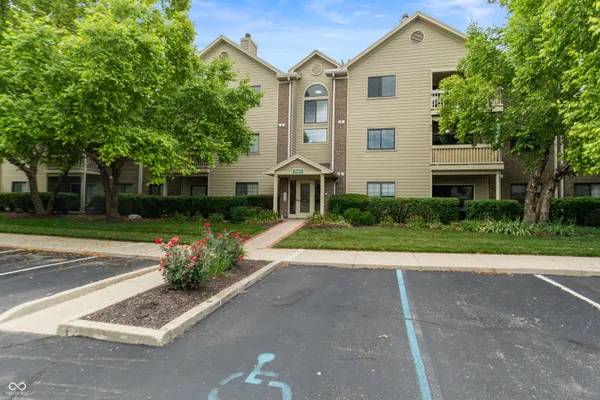 $164,000 | 8820 Yardley Court, Unit 207, Indianapolis, IN 46268
