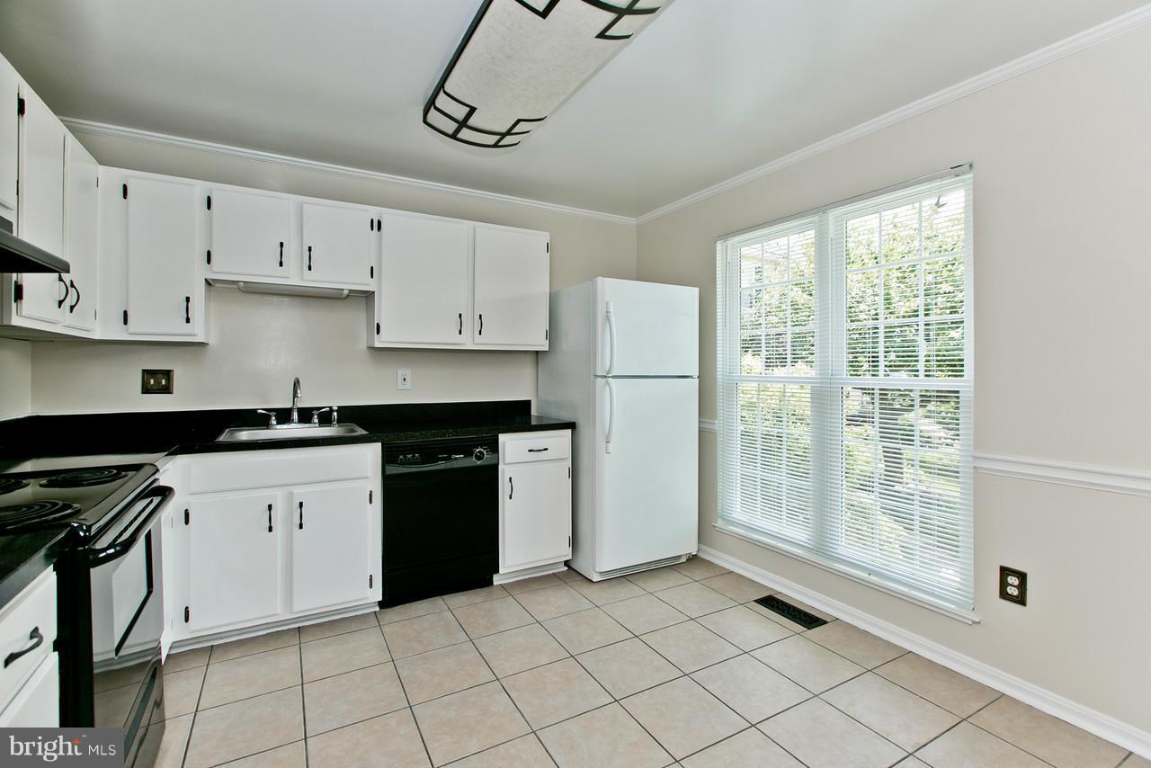 1668 Colonial Way Frederick, MD 21702 - Photo 5 of 26 Plenty of counterspace and cabinetry