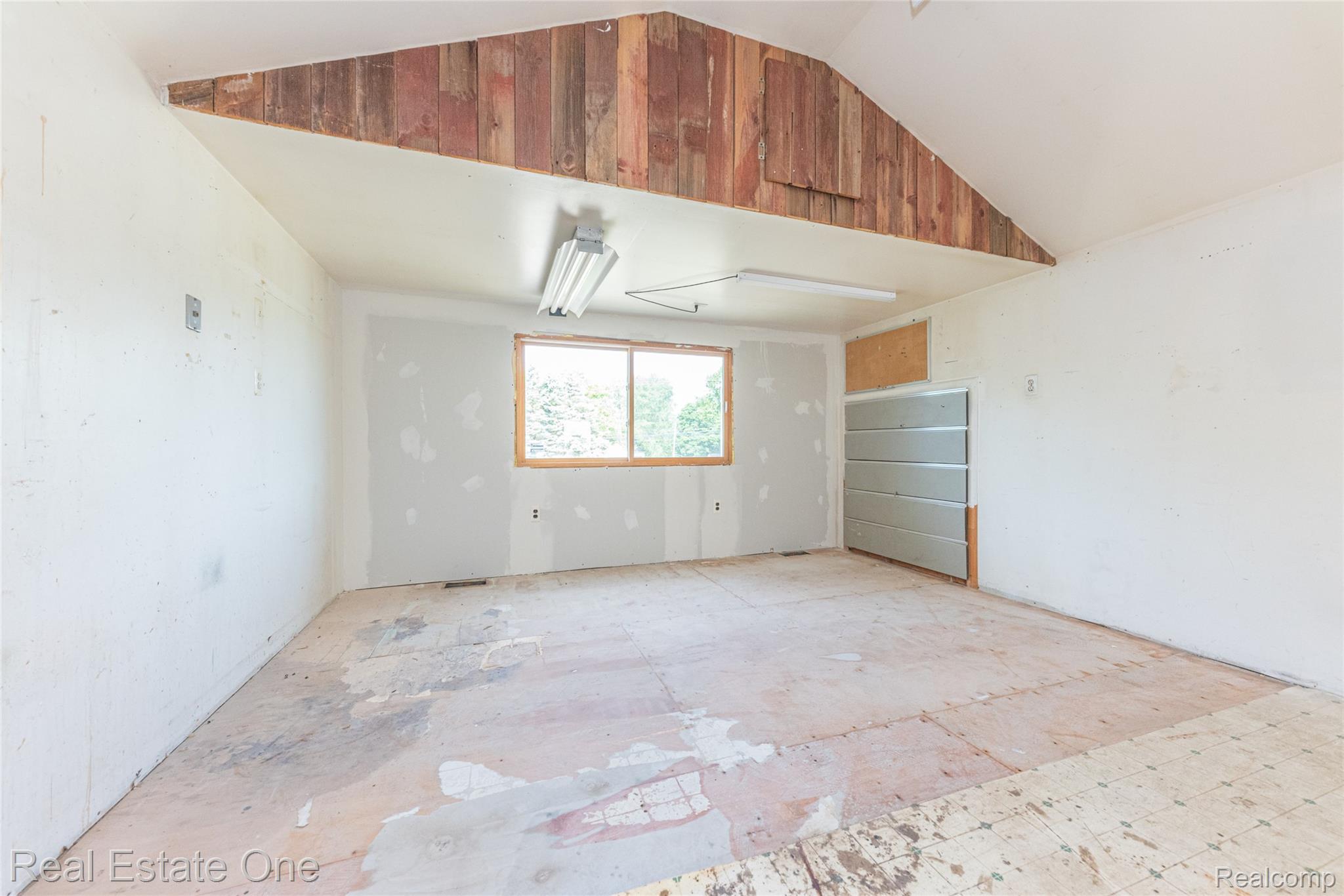 912 North Wixom Road Wixom, MI 48393 - Photo 48 of 49 011_40.jpg
