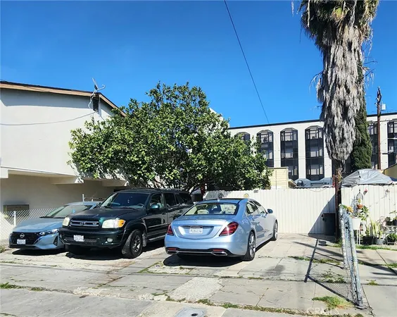 $399,999 | 1230 St Mary's Court, Long Beach, CA 90813