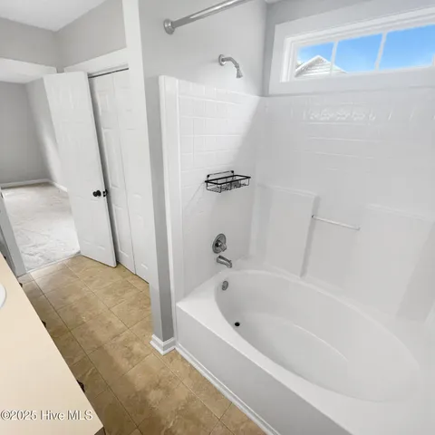 $1,800 | 1676 Crawfords Pointe Drive, Greenville, NC 27834